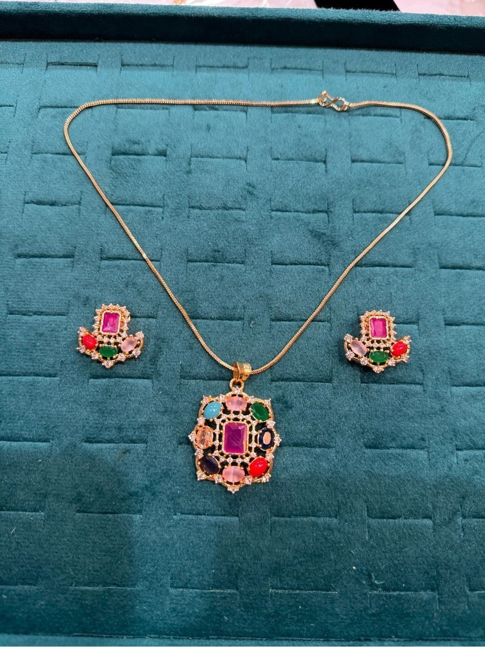 Gold plated Multicolor Pendant Necklace & Earrings Like New